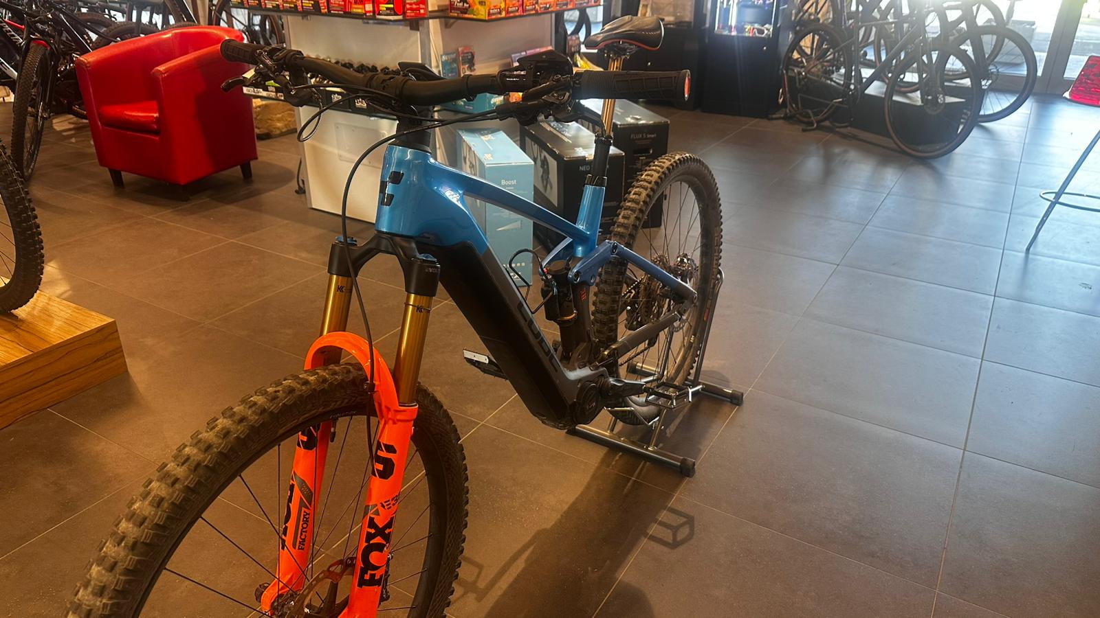 CUBE STEREO HYBRID 140 ACTIONTEAM 750