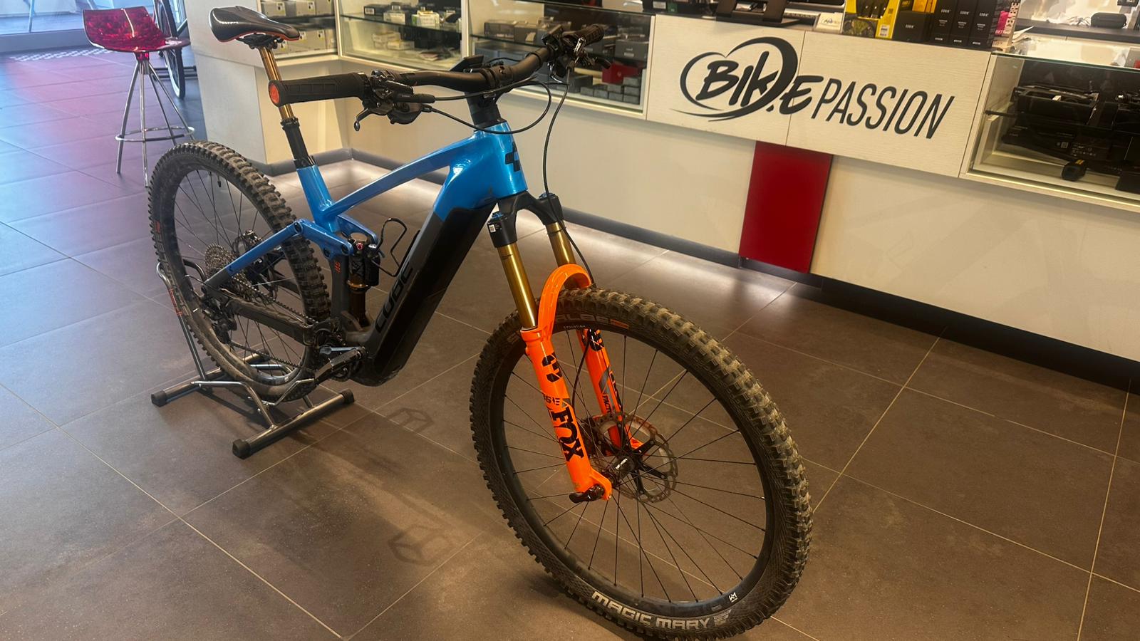 CUBE STEREO HYBRID 140 ACTIONTEAM 750