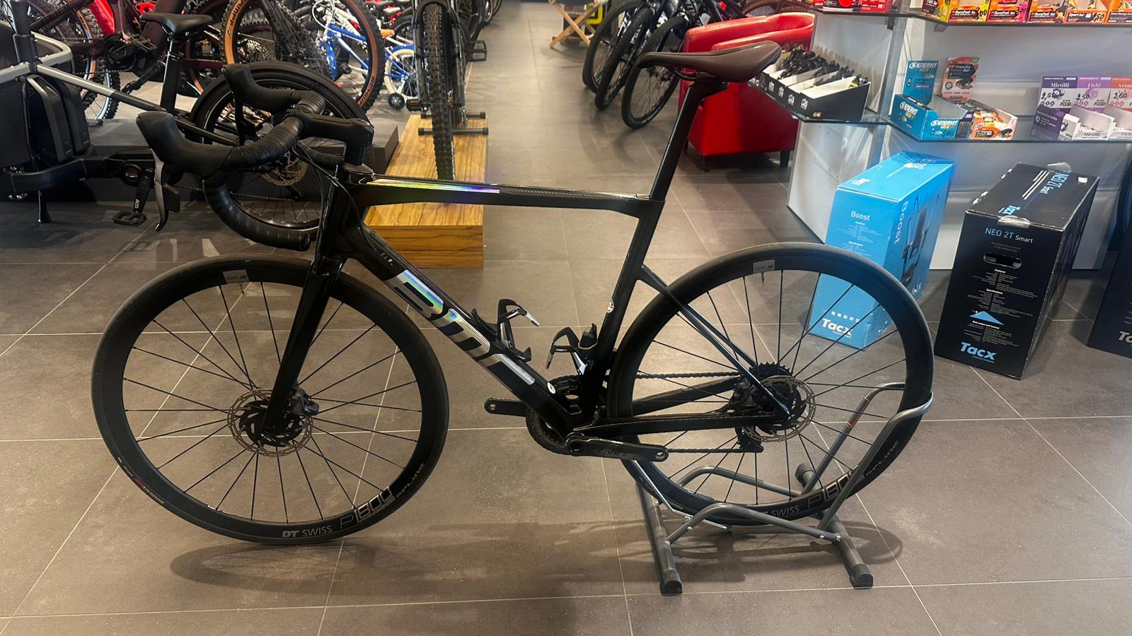 BMC TEAMMACHINE SLR_ SRAM FORCE AXS