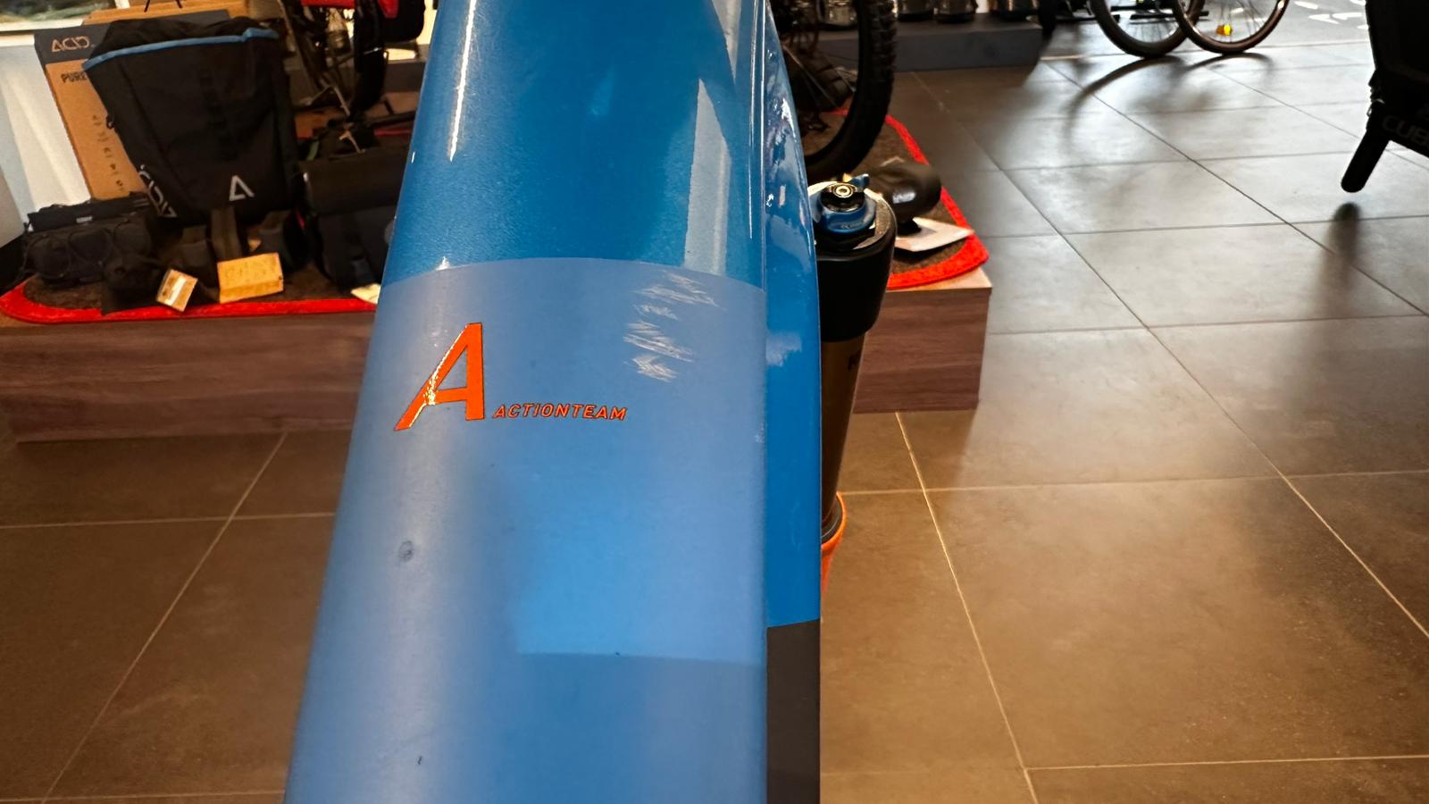 CUBE STEREO HYBRID 140 ACTIONTEAM 750