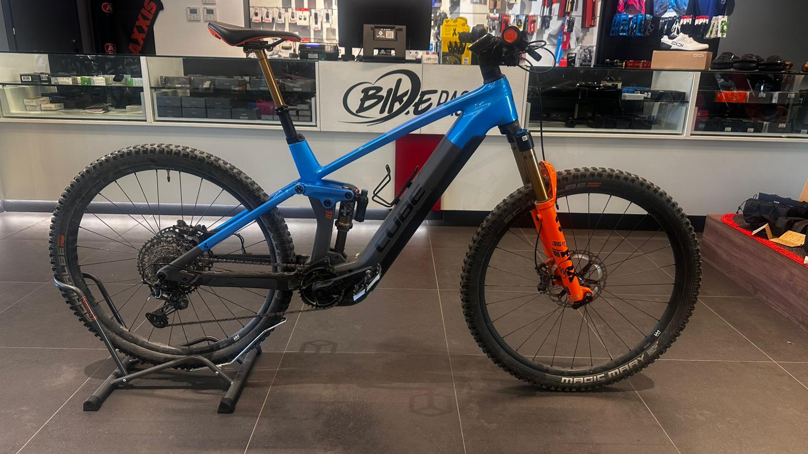 CUBE STEREO HYBRID 140 ACTIONTEAM 750