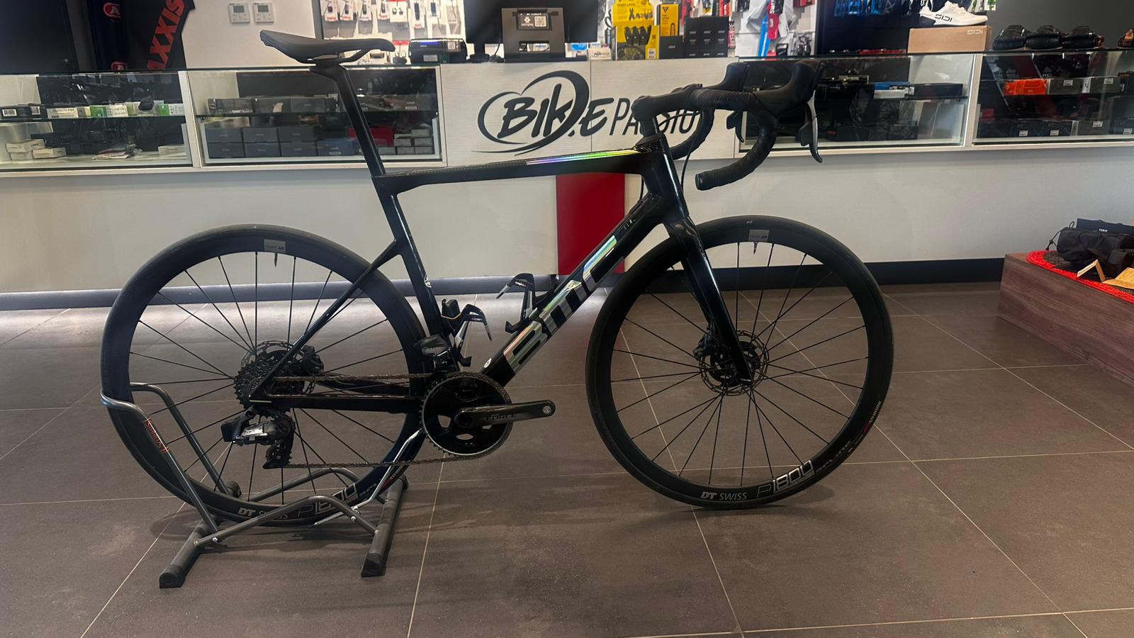 BMC TEAMMACHINE SLR_ SRAM FORCE AXS